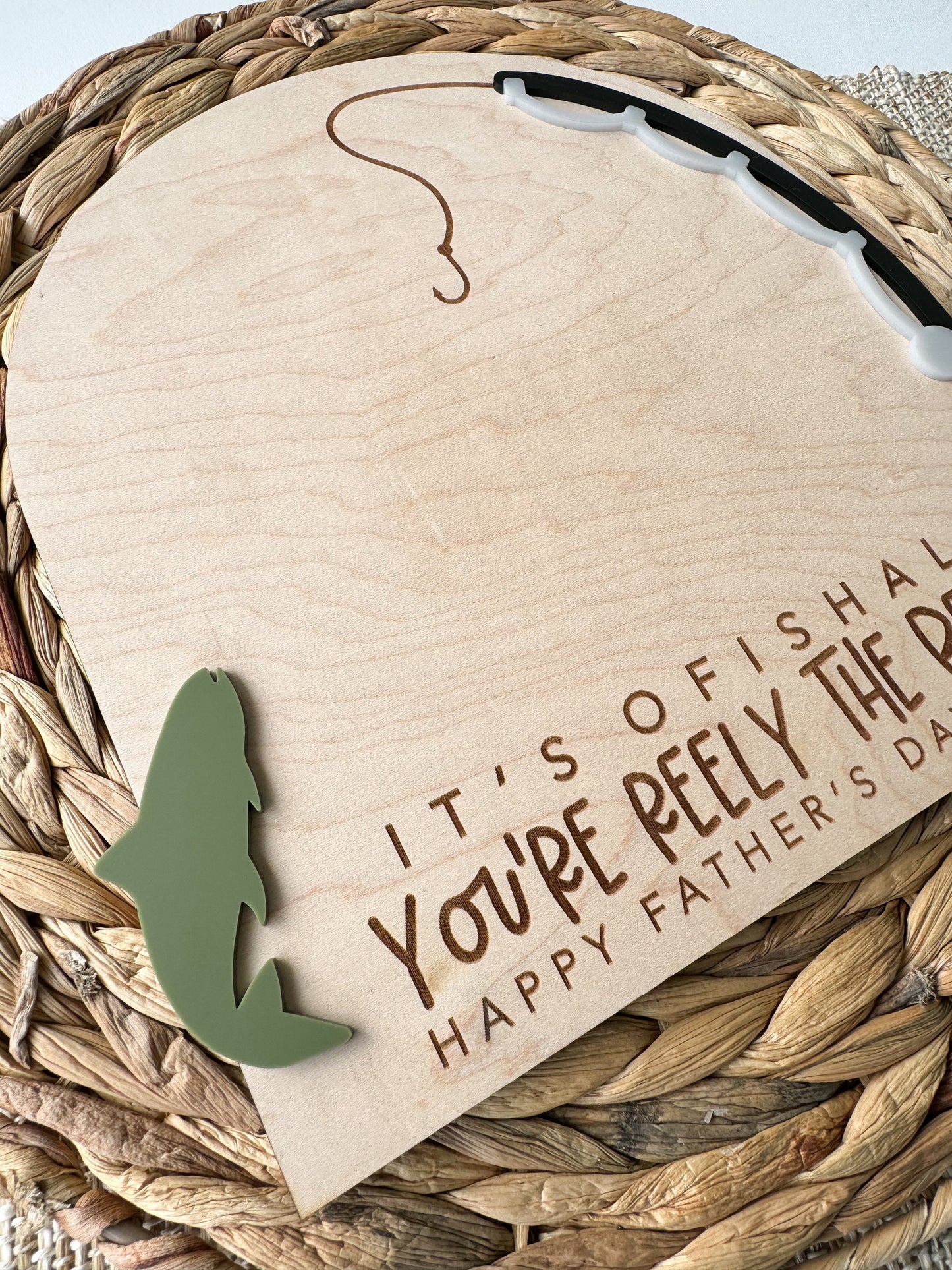 Custom Father’s Day fishing sign with engraved message and fishing pole design