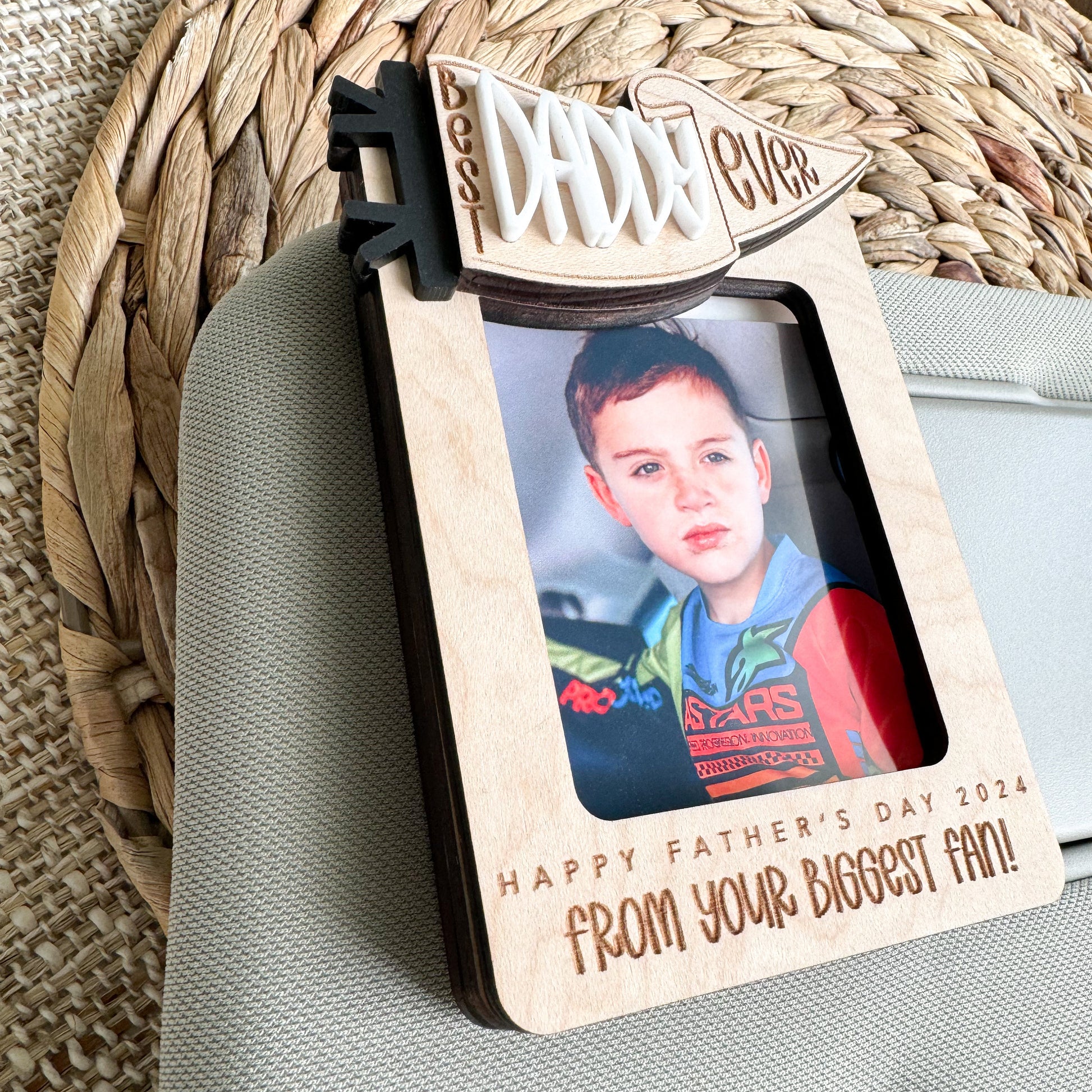 Personalized Best Dad Ever frame with engraved message from kids and acrylic banner detail