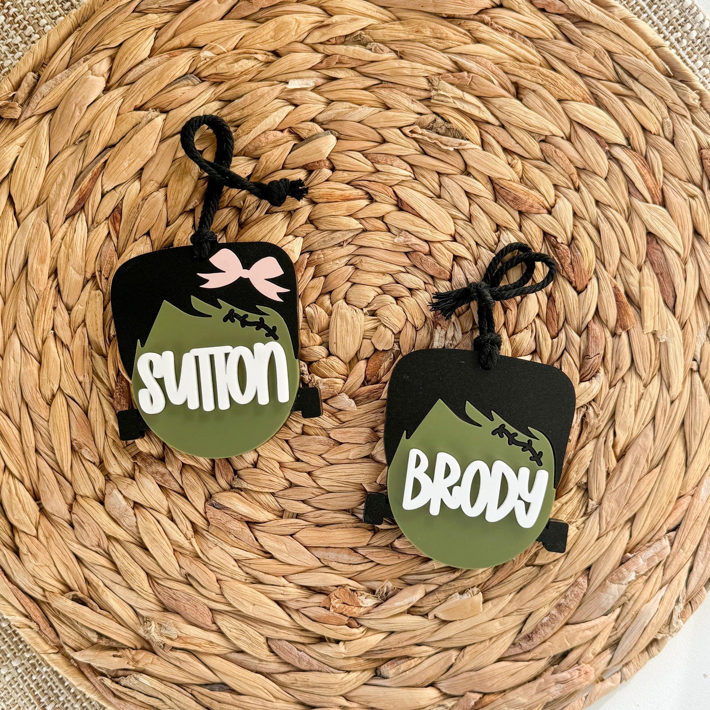Personalized 3D Halloween basket tag in acrylic with engraved name for trick-or-treat bags