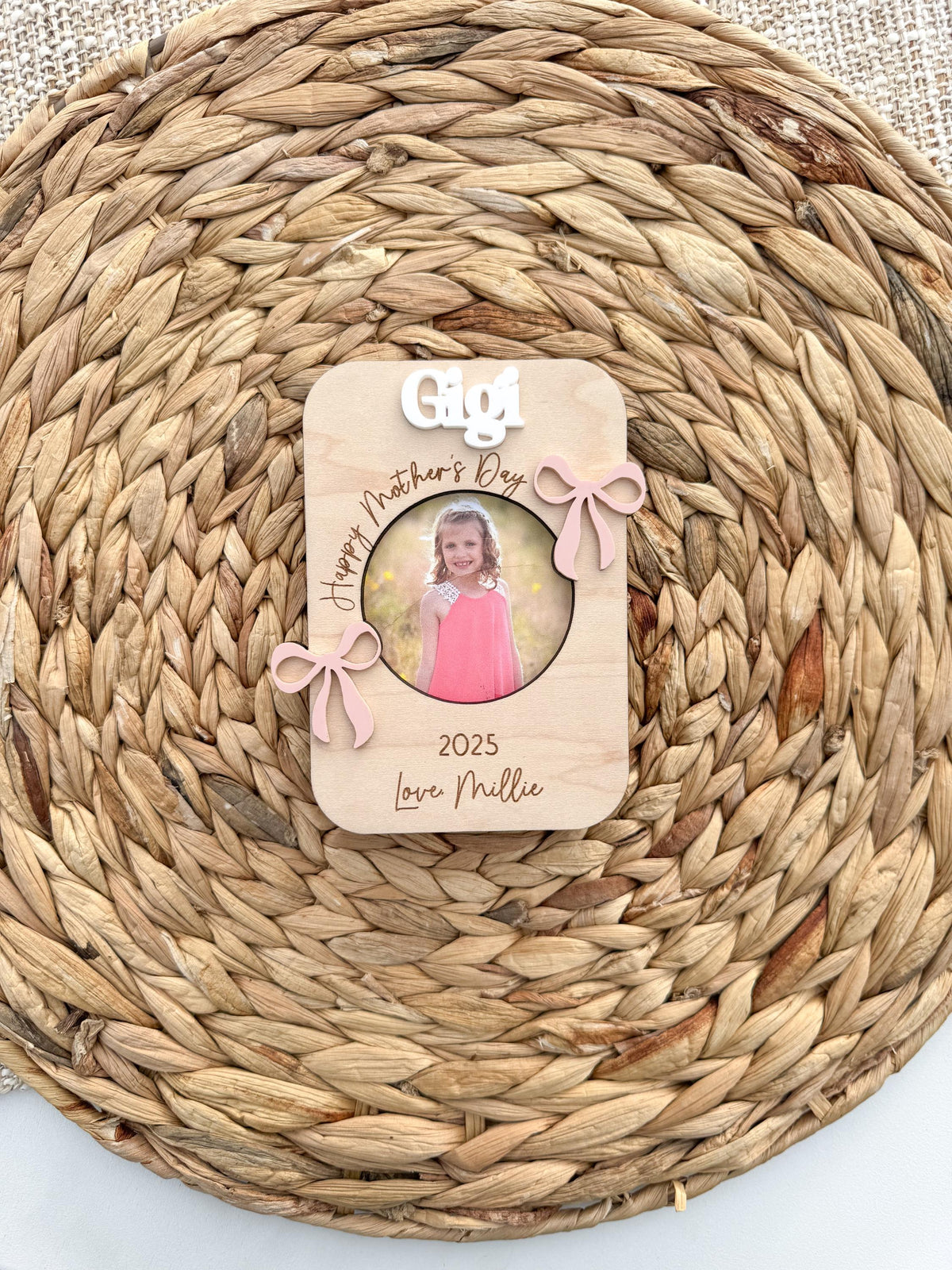Bow photo frame magnet with an engraved custom message