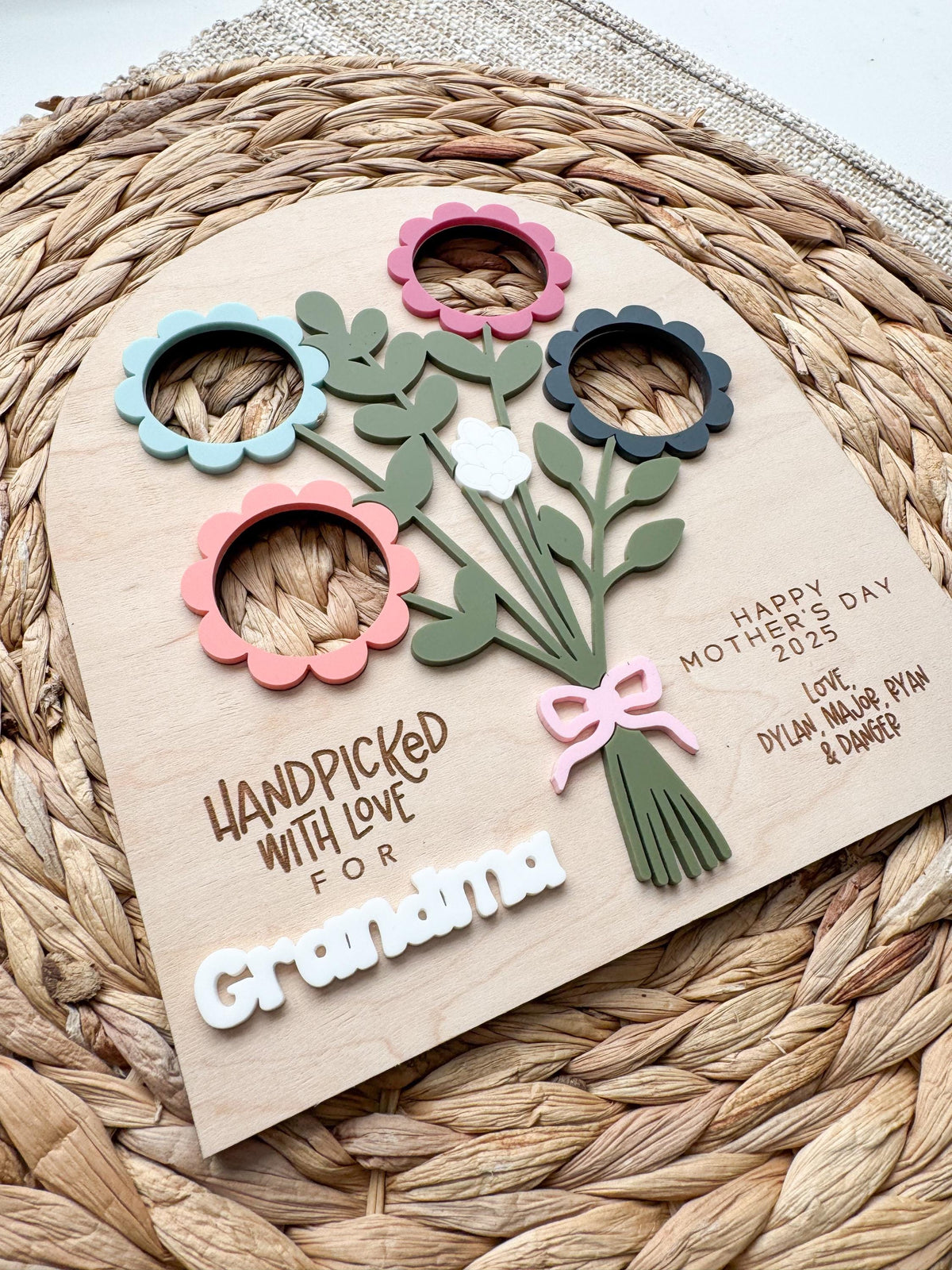 Wood bouquet sign with photo flowers of the kids for Mother's Day