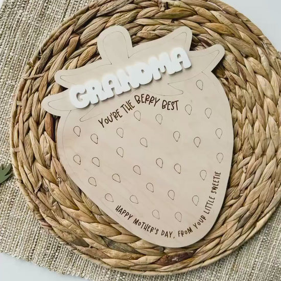 Video of the personalized strawberry handprint sign