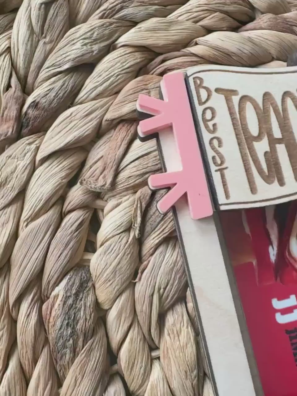 Video of the teacher appreciation gift card holder and photo frame